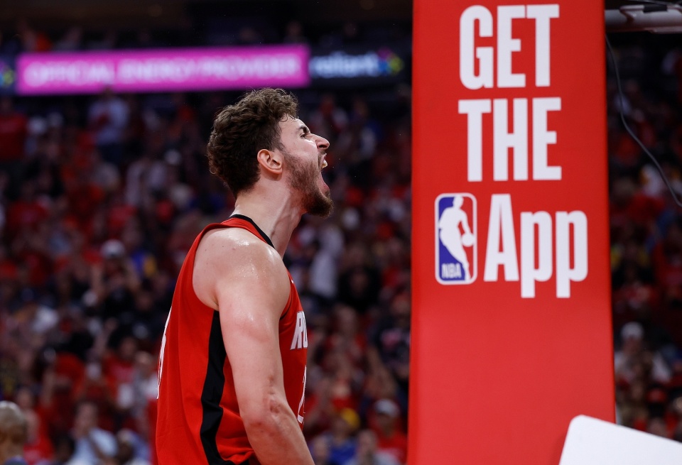 bt, 历史上首位, 硬是在申京 bt, 历史上首位, 硬是在申京