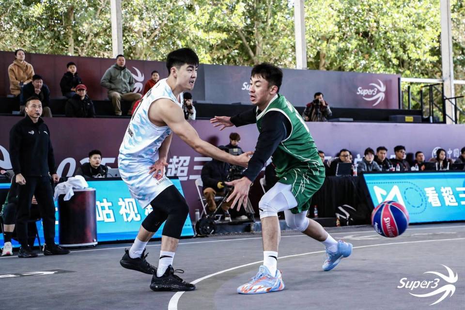 om, 将立即投入, 尽管困难重